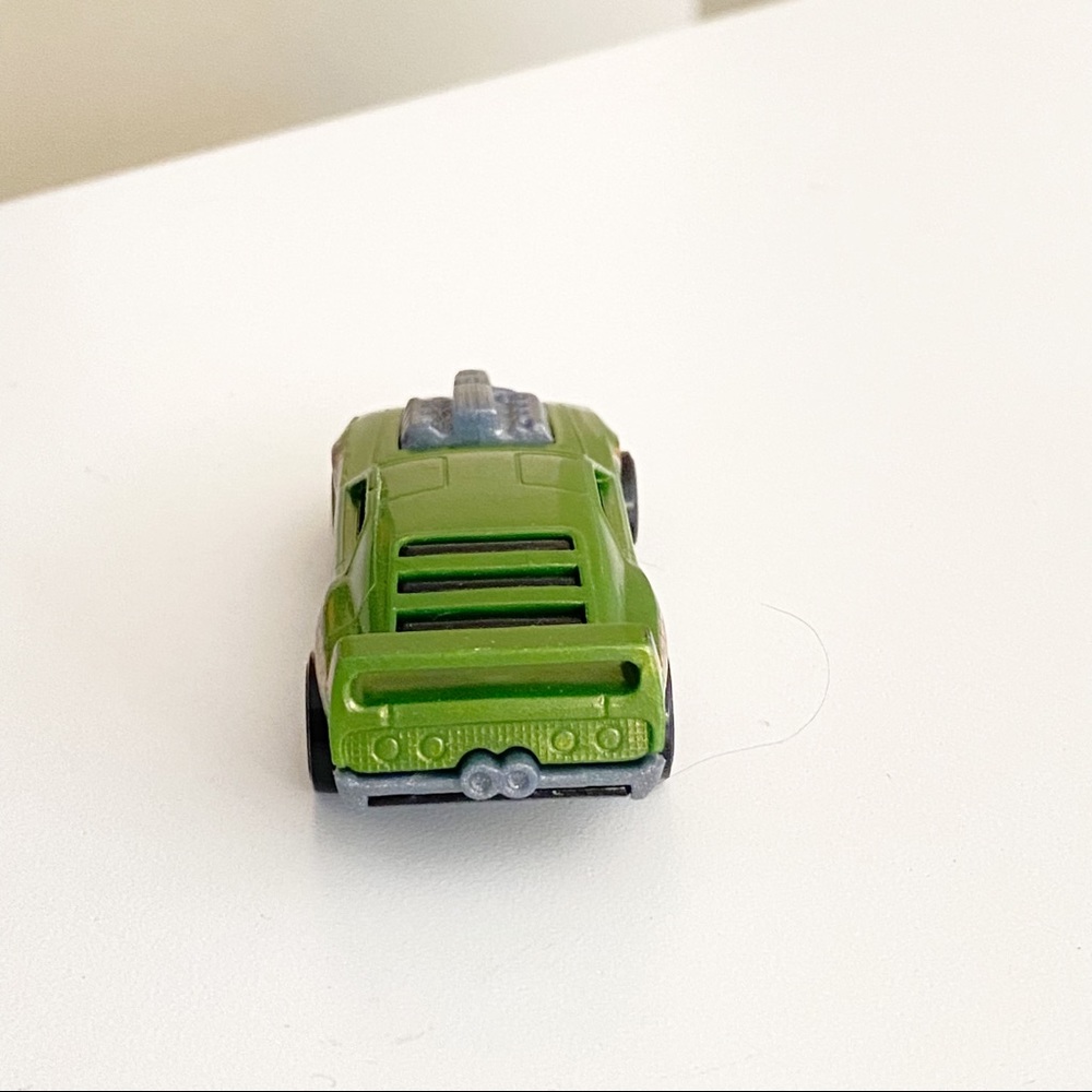 Hot Wheels - 2004 Riveted - Picture 4 of 8